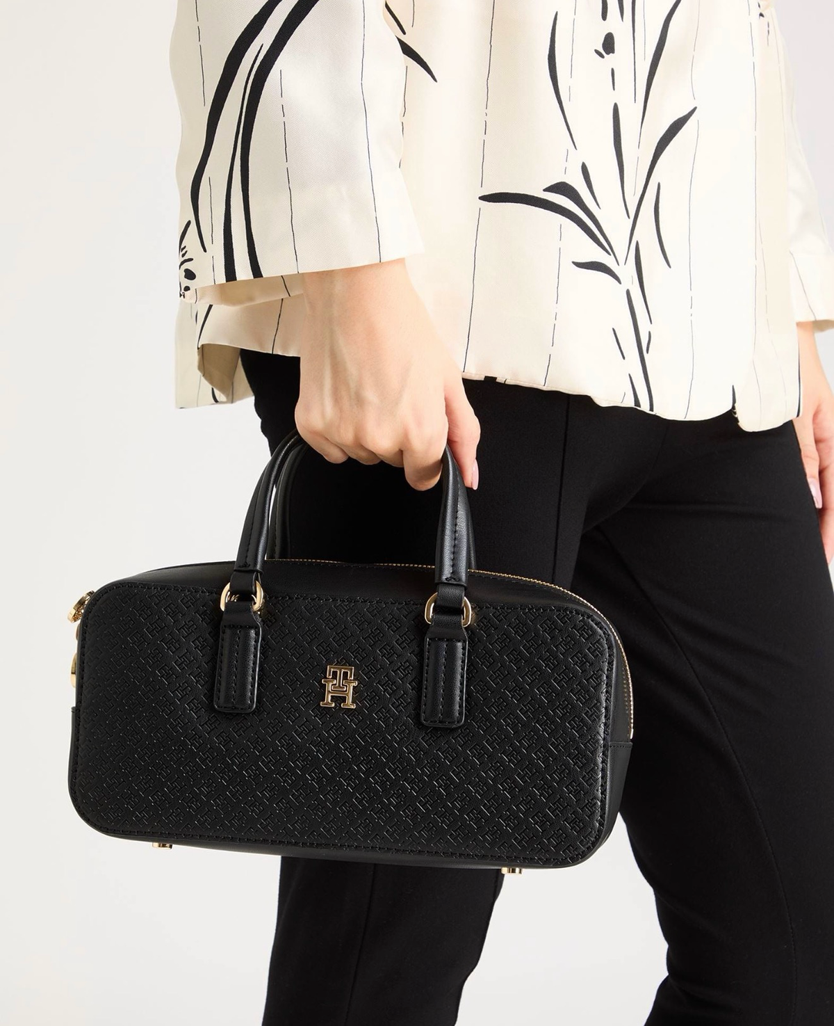 Tommy Hilfiger Barrel Bag